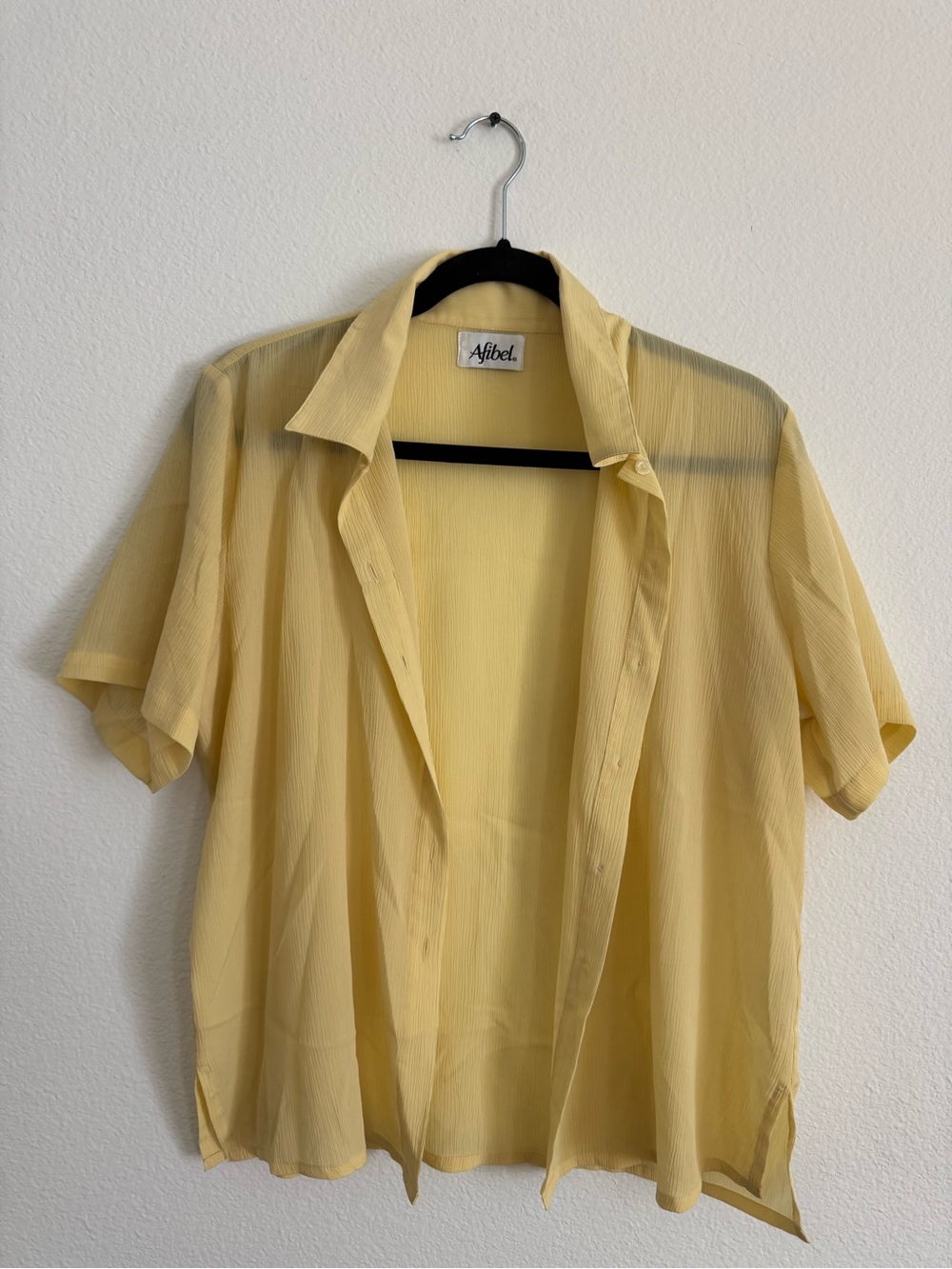 Women's Short Sleeve Button-Down Shirt in Pale Yellow